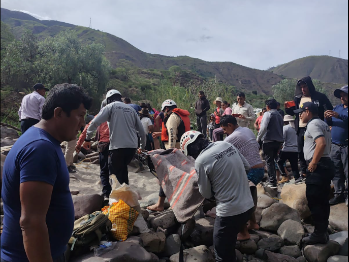 PNP RECUPERA EL CUERPO DE JOVEN DESAPARECIDO EN EL RÍO PACHACHACA